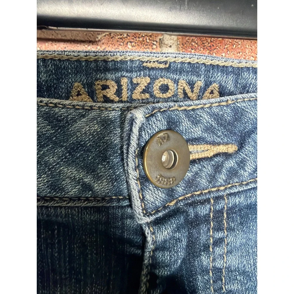 Arizona Jean Co Denim Shorts Womens Size 3 Long Blue Medium Wash Raw Hem‎ Casual